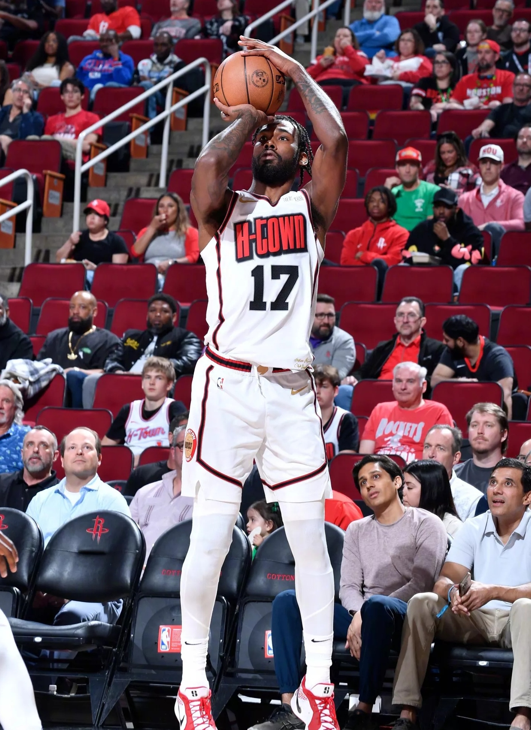 火箭击败独行侠，取得新赛季首胜