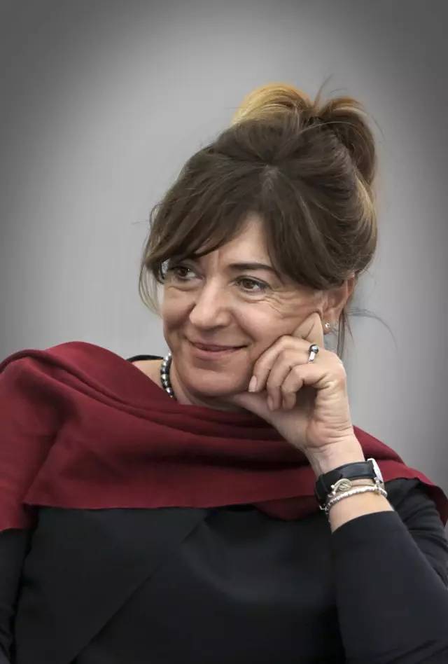 包含捷克代表团队员争先恐后,一路领跑的词条 包含捷克代表团队员争先恐后,一路领跑的词条